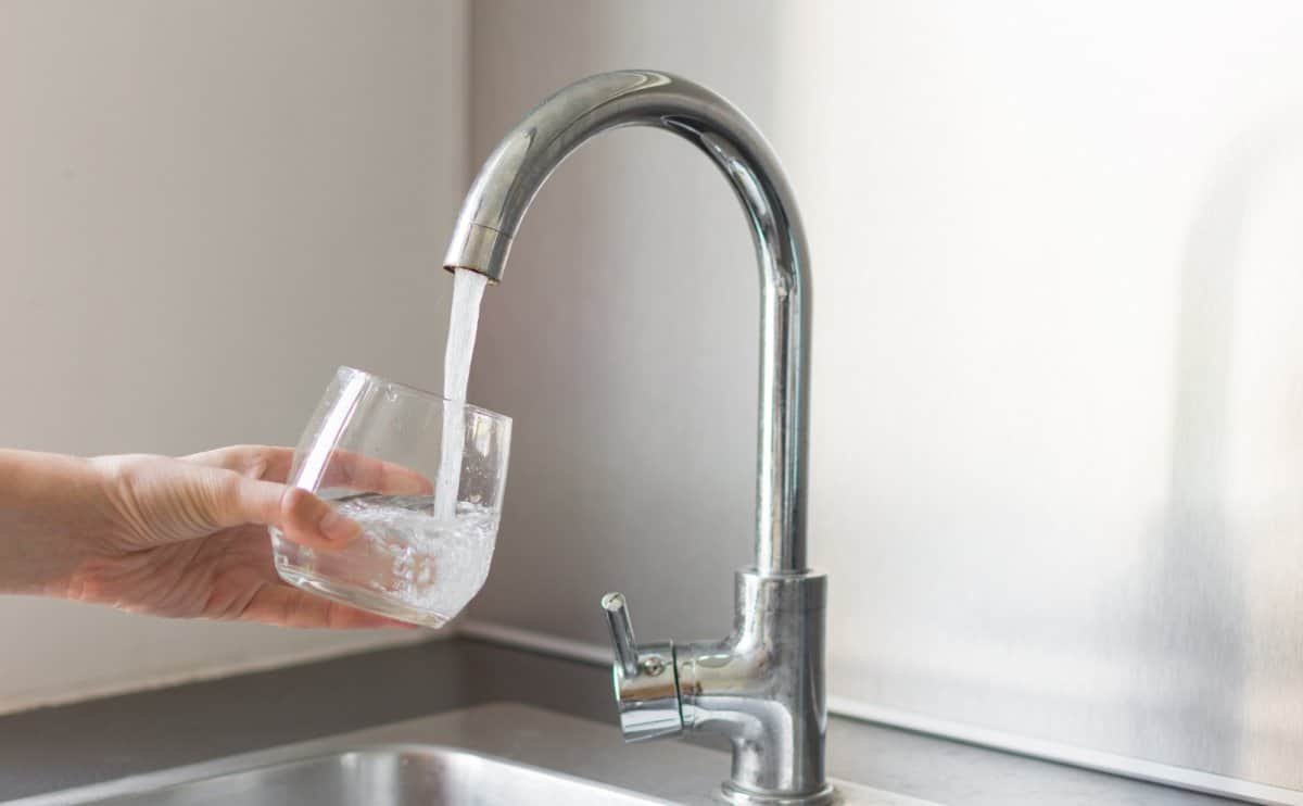 Los 5 Contaminantes Más Comunes en el Agua del Grifo